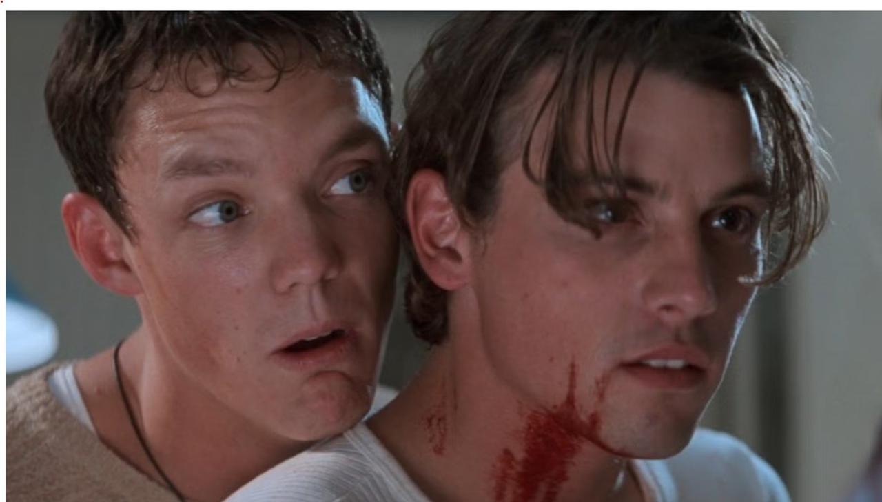 An image of Skeet Ulrich and Matthew Lillard in Scream